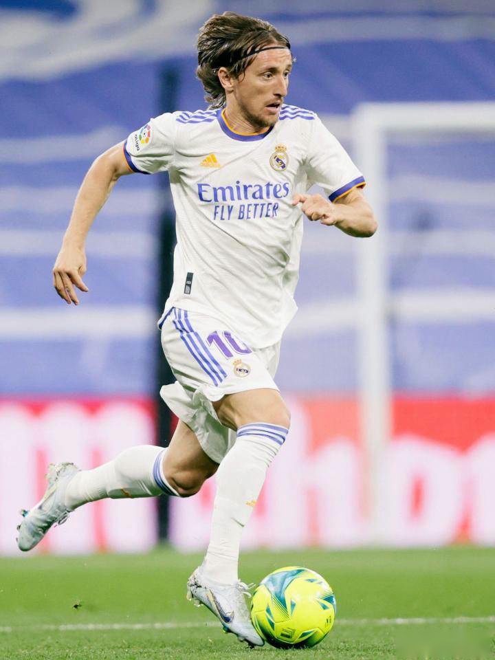 中国男篮新阵容首次亮相（中国男篮全新阵容迎来首秀）